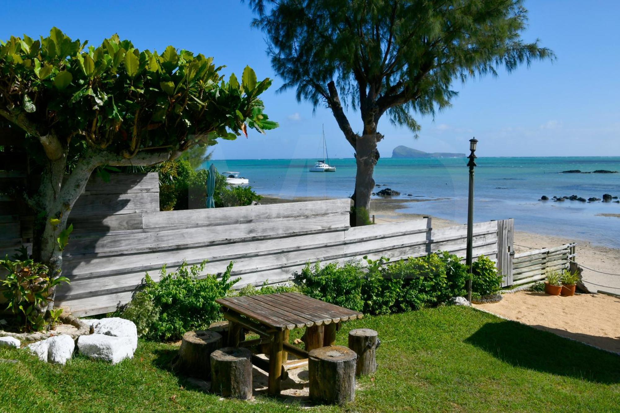 Meerana Cheerful Beachfront Cottage With Jacuzzi Гранд-Гаубе Екстер'єр фото